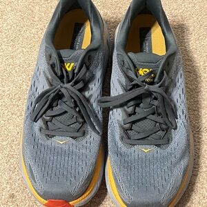 Hoka Men’s Clifton 8, size 11 WIDE